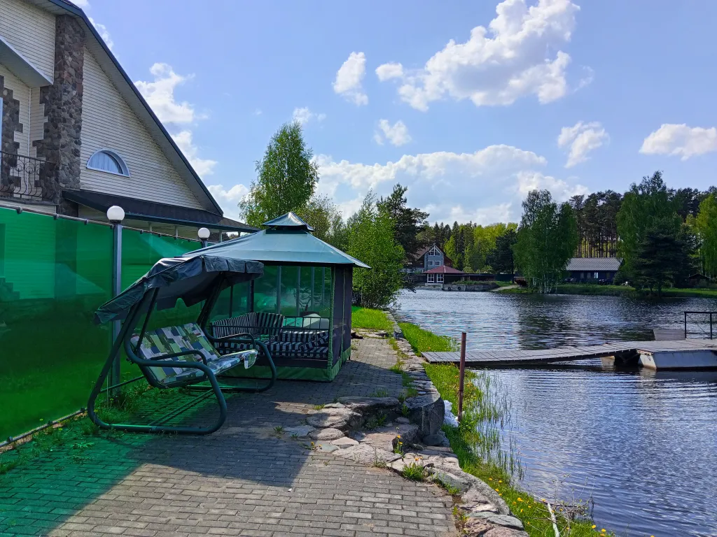 Дом на берегу