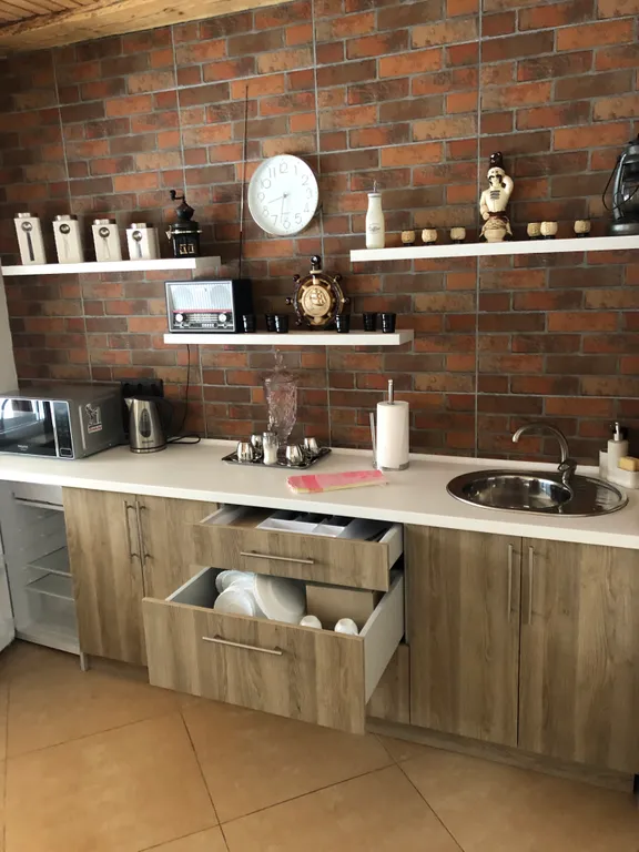 Домик на берегу озера