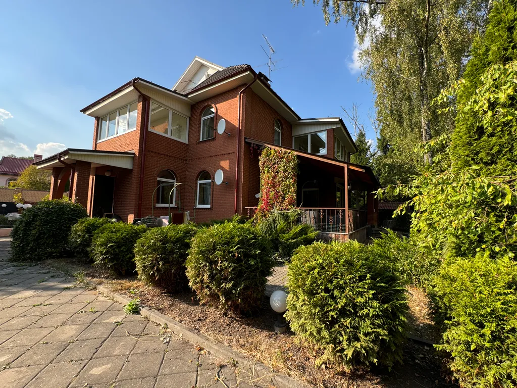 Дом с бассейном, сауной, возле леса для семейного отдыха