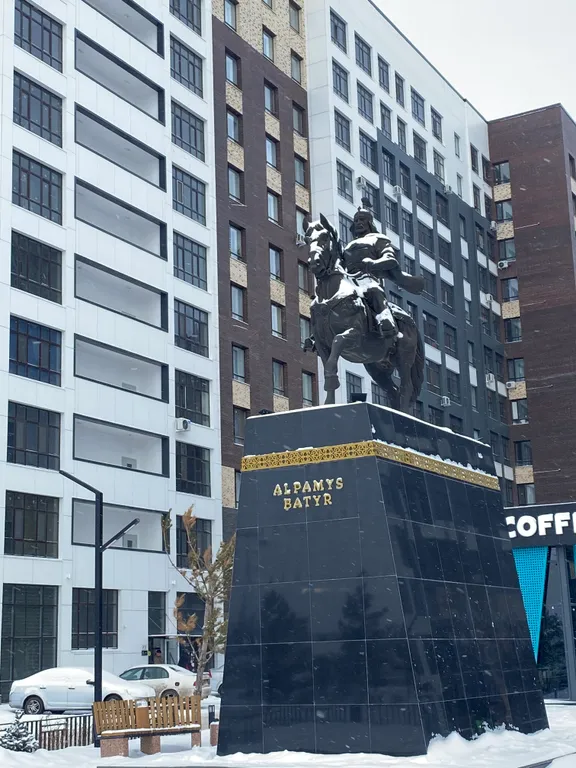 Современная красивая и яркая квартира