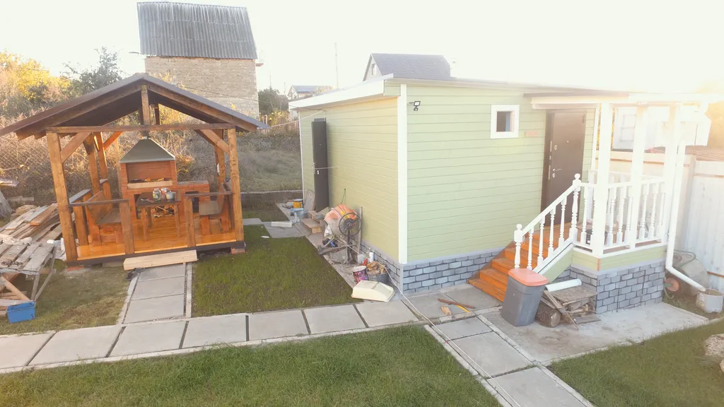 Отдельно стоящий дом с баней и барбекю