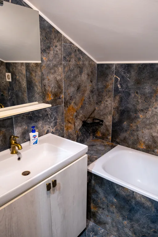 Коттедж Kрacивый дом c баcсeйнoм, баней с огромной террасой — Пластунка