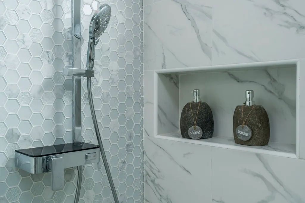 Новая вилла с бассейном, террасой и барбекю зоной, рядом с Боат авеню