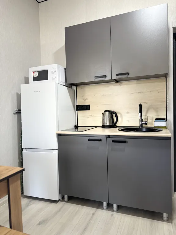 Смарт-студия в монохромных тонах