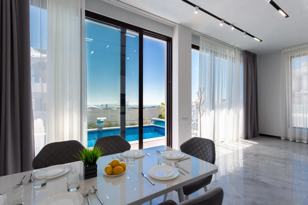 Новый коттедж с подогреваемым бассейном и баней