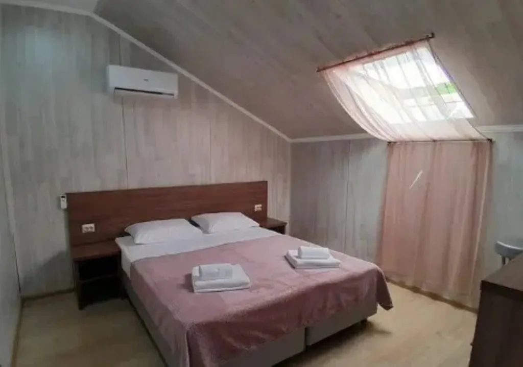 Квартира Трехместный номер на мансардном этаже — аренда посуточно в Архипо-Осиповка