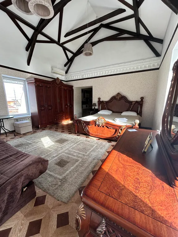 Роскошный номер для пар и семей с детьми, с балконом, кухней и диваном