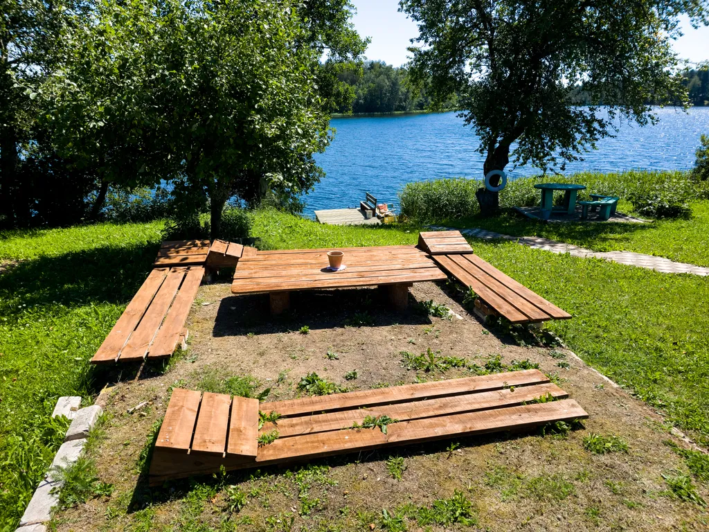 Дом с баней на берегу озера