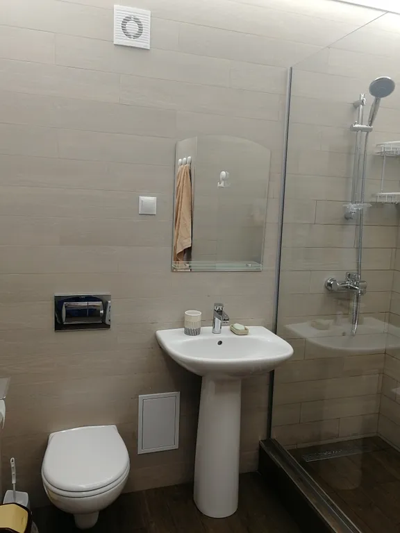 Квартира с видом на гору Железную напротив входа в парк