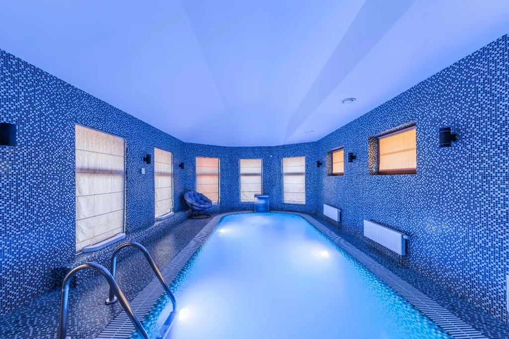 Коттедж с бассейном