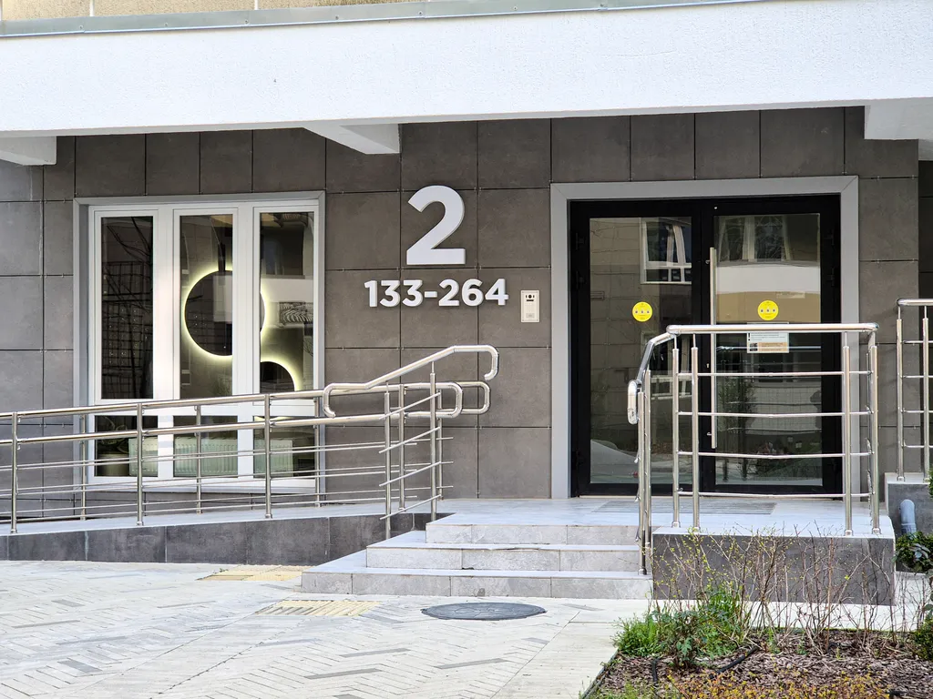 Потрясающая квартира с двумя балконами и видом на реку, лес и горы