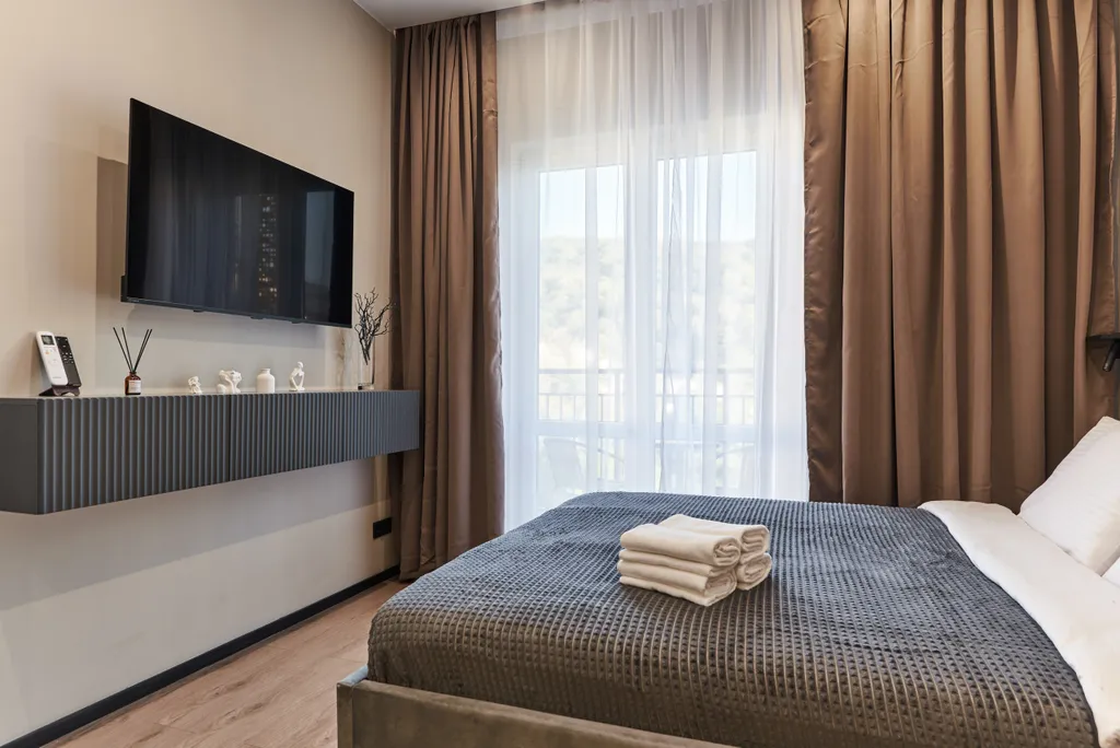 Студия для трех гостей