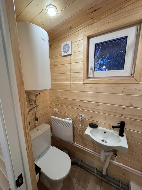 Уютный дом в лесу