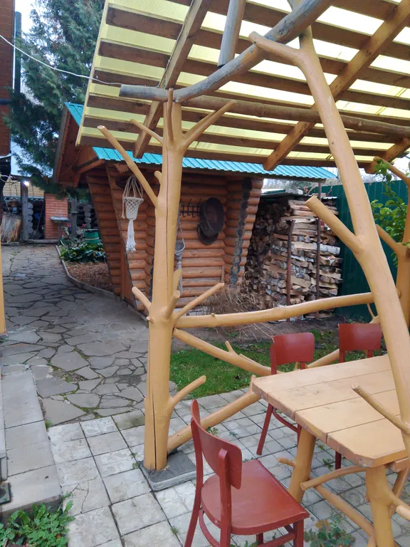 Домик с русской баней на берегу реки