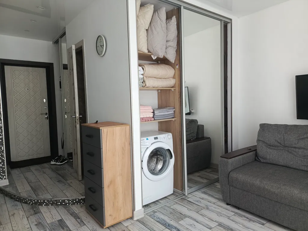 Студия с панорамным окном в Сириусе