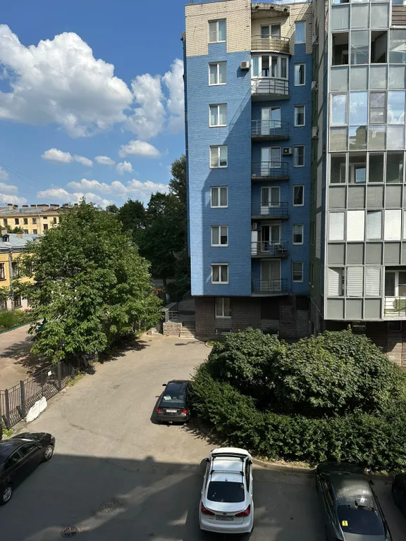 Новая теплая студия в красных тонах с авторским интерьером, центр ВО