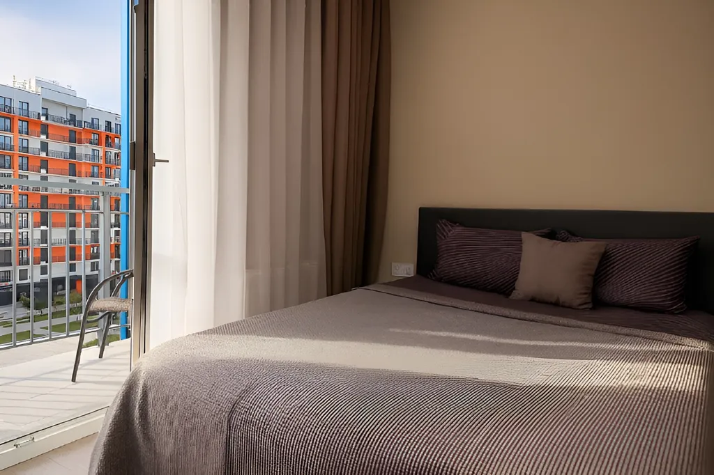 Студия с балконом и парковкой, рядом с набережной