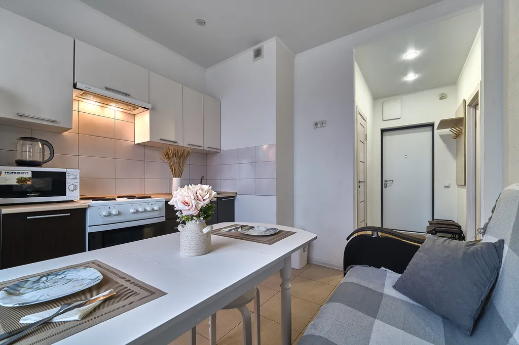 Однокомнатная квартира с двуспальной кроватью и диваном