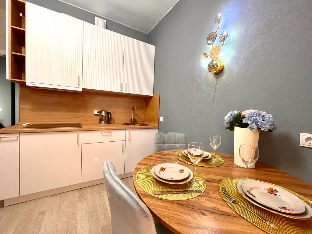 Комфортабельная видовая квартира с дизайнерским ремонтом возле моря