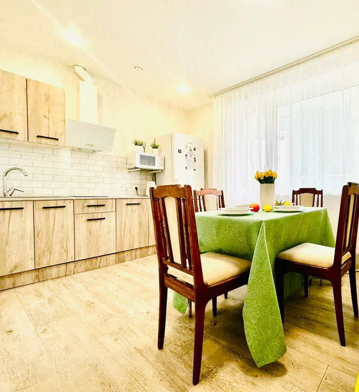 Уютная 2-комнатная квартира с балконом в центре города