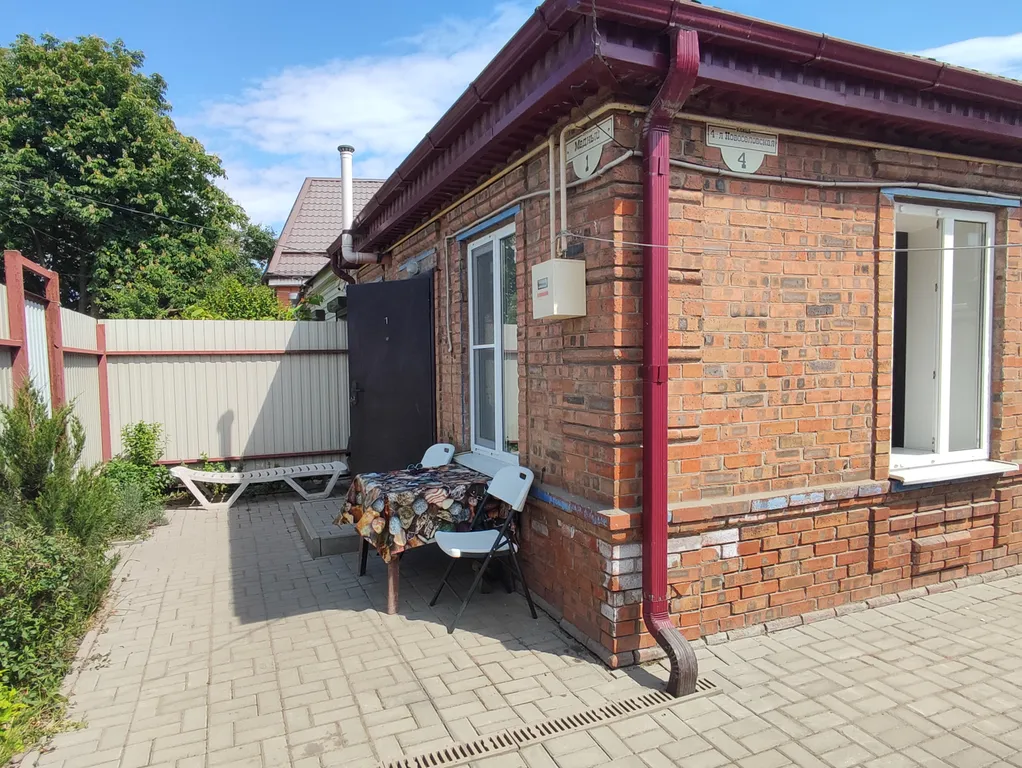 Уютный дом с современным интерьером в Таганроге со своим двором!