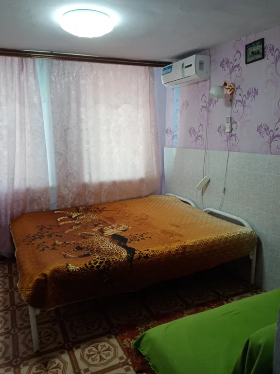 Квартира Уютный номер в частном секторе, с частичными удобствами, душ летний — аренда посуточно в Ейск
