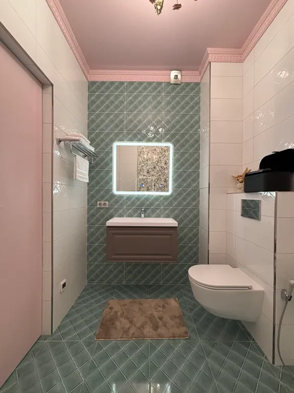 Огромная квартира на набережной