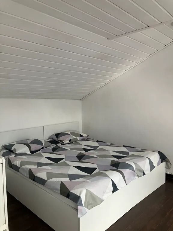 Трехэтажный коттедж с бассейном на берегу Волги