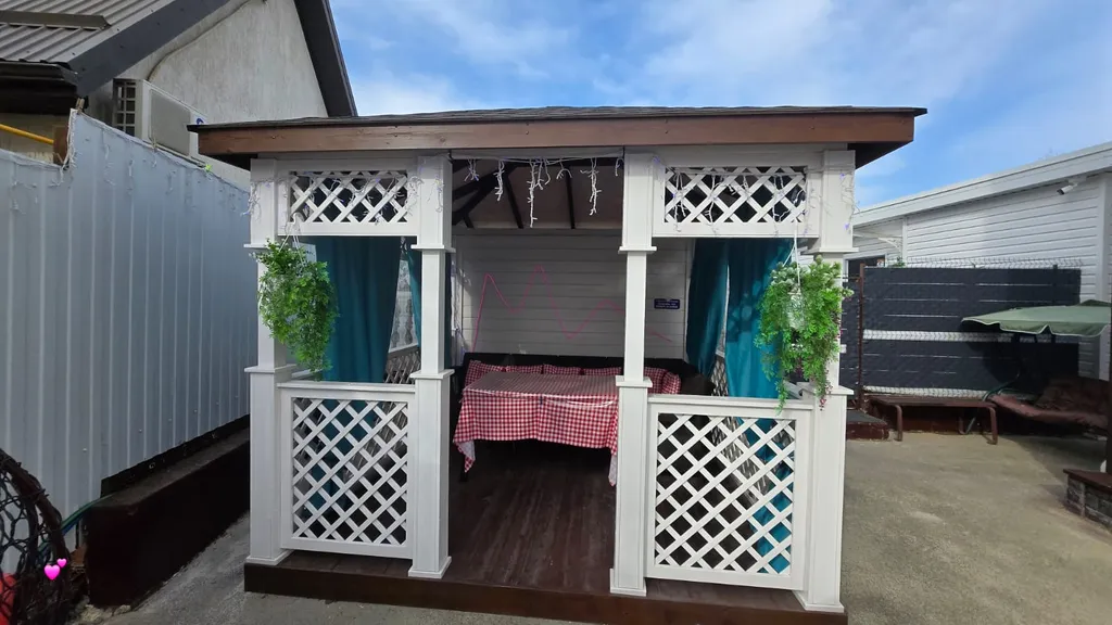 Квартира Квартира Трёхместный номер в центре города с зоной отдыха и бассейном — Темрюк