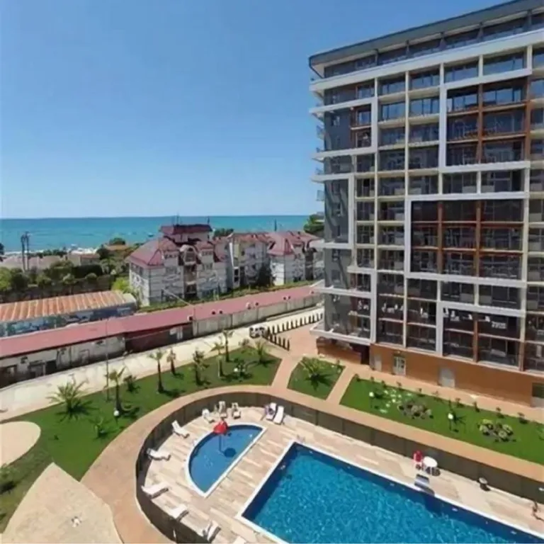 2-комнатная квартира с панорамными окнами у моря