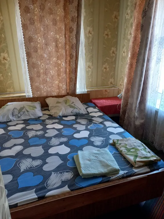 Уютный дом в тихом районе города с садом и беседкой