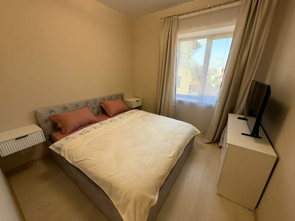 Дом с бассейном и 6 спальнями