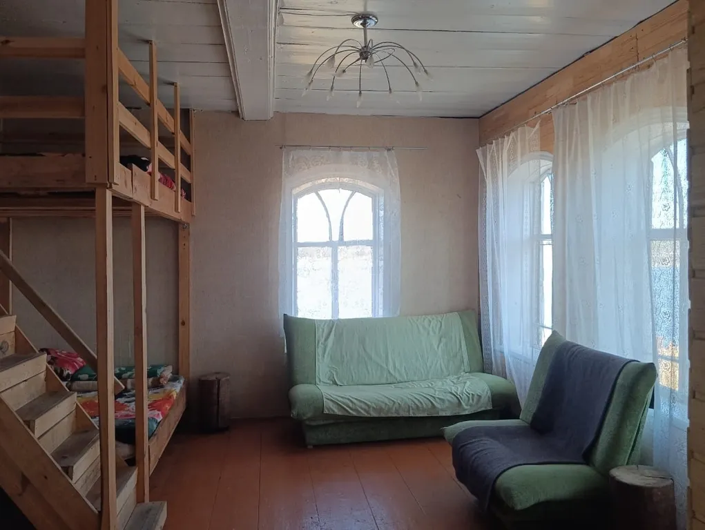 Деревенский дом с печью