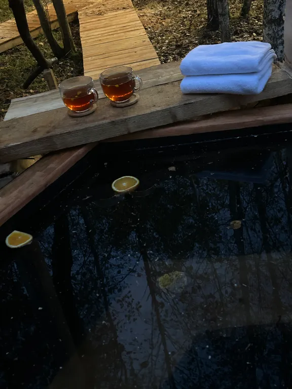 Уютный треугольный домик, качественный сервис и природа ждут вас