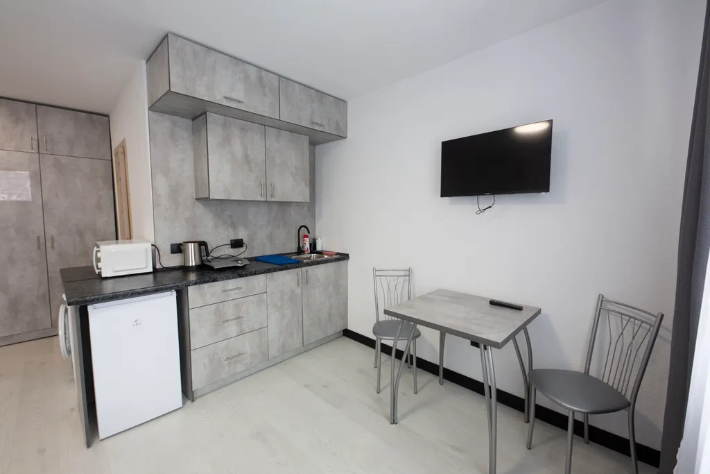 Студия в районе Нефтегаза на Мельникайте