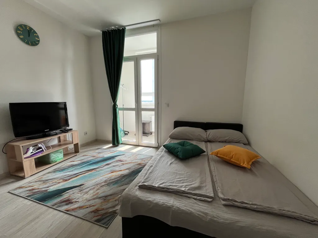 Уютная, новая квартира-студия в экологическом районе