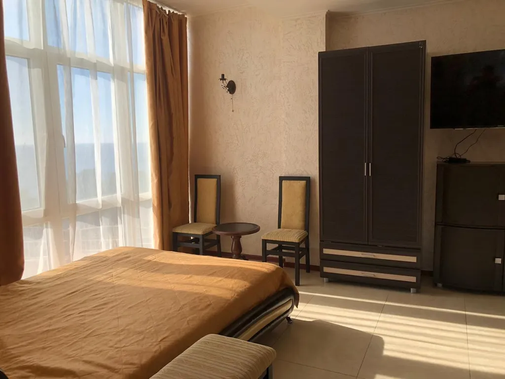 Двухкомнатная, новая, видовая квартира с витражными окнами на парк, море, горы