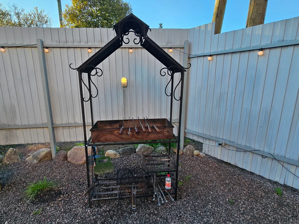 Коттедж Дом с баней и горячим чаном рядом и Игорой 2 — Снегиревка