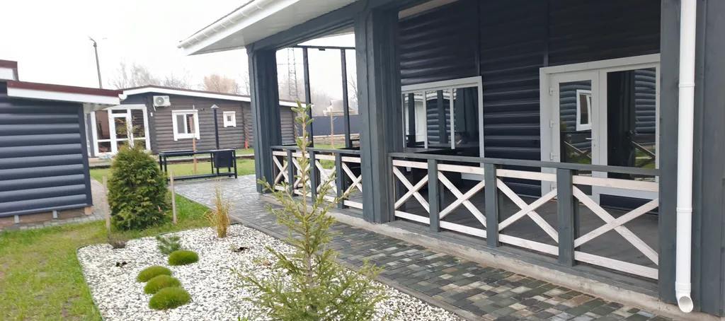 Срубовой дом на берегу Волги