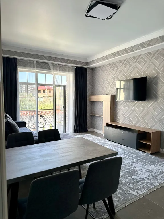 Квартира с бассейном у берега моря