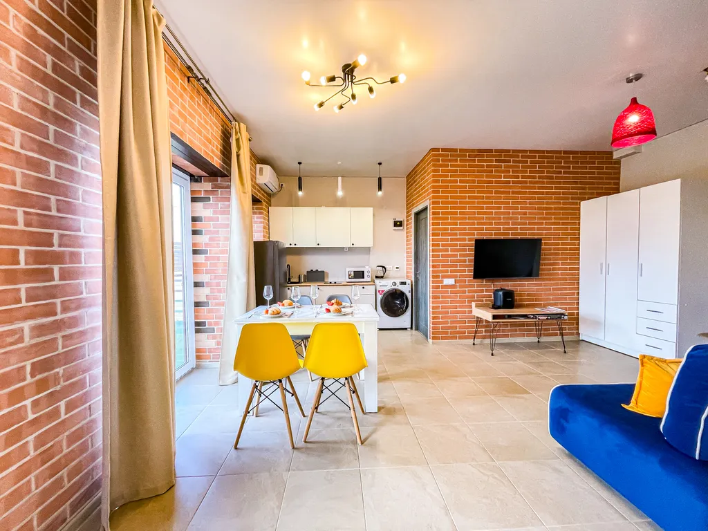 Большие апартаменты с кухней и стиральной машиной на берегу моря