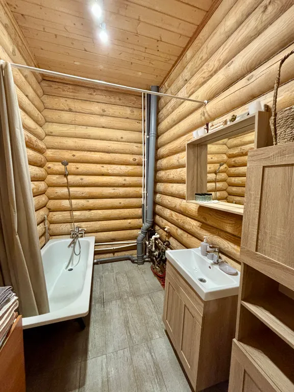 Уютный двухэтажный загородный дом с видом на Свиягу