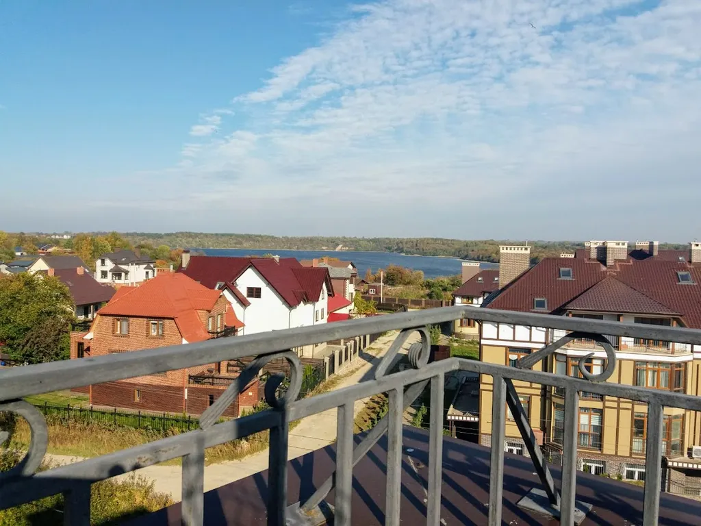 Новая квартира с солнечной террасой между морем и озером