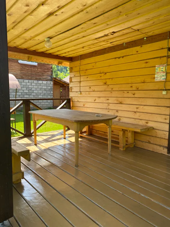 Уютный четырёхместный деревянный домик