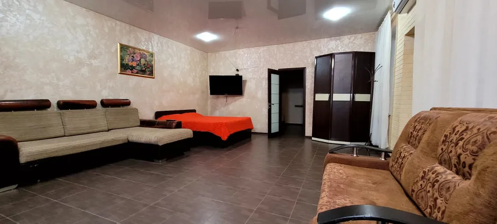 Отдельная большая двухкомнатная квартира в коттедже