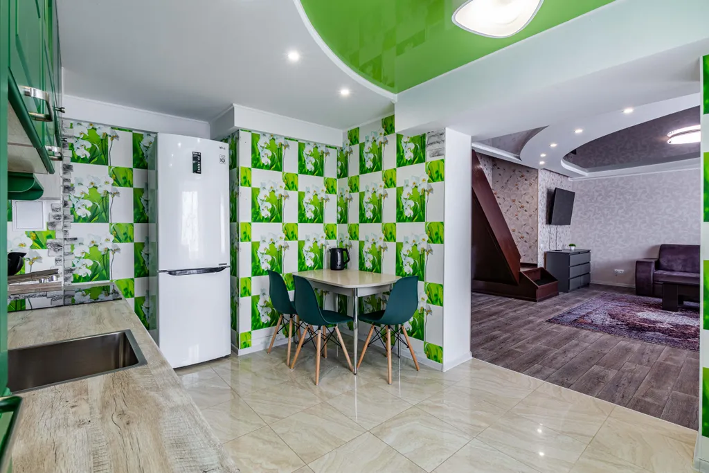 Уютная двухуровневая квартира с джакузи и аэрохоккем