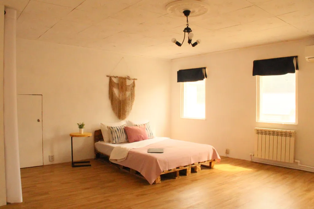 Коттедж Уютный домик Много дерева — аренда посуточно в Феодосия