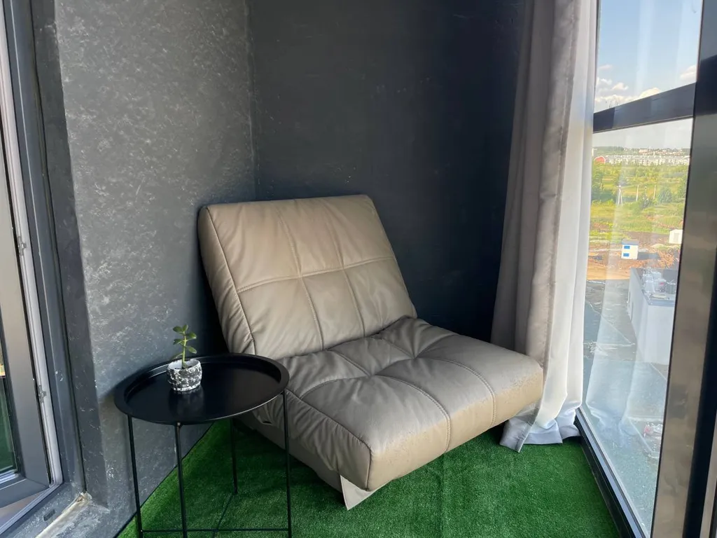 Уютная студия с видом на лес