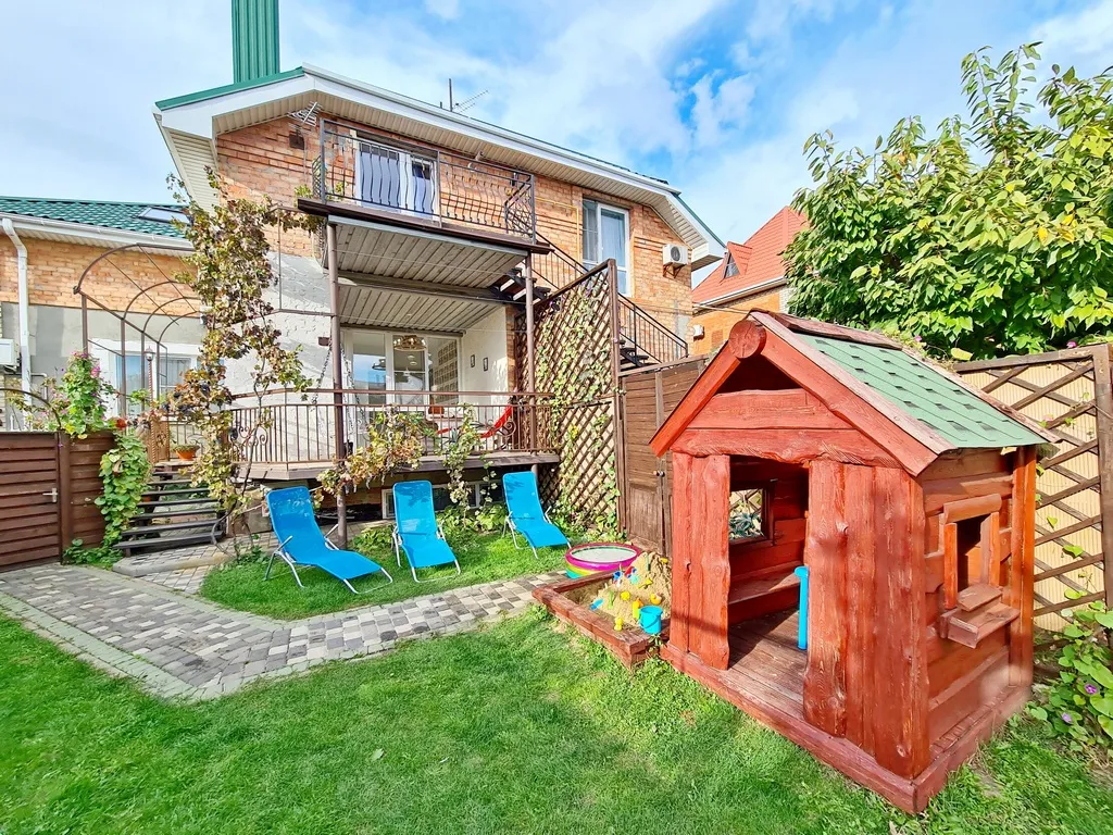 Коттеджу моря: костровая чаша камин детская территория бассейн баттут.