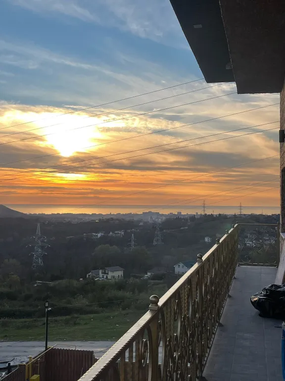 Студия в гостевом доме на 3 этаже с видом на море и горы